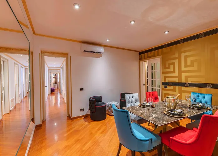 Spanish Steps Versace Style With Jacuzzi Apartment