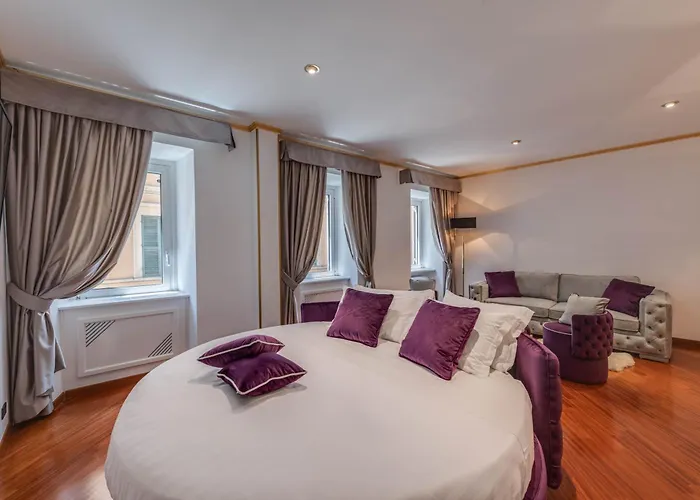 Spanish Steps Versace Style With Jacuzzi Apartment