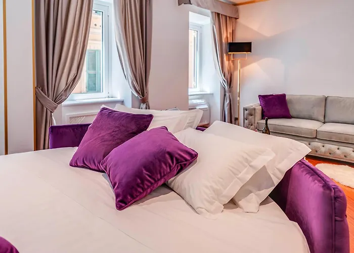 Spanish Steps Versace Style With Jacuzzi Apartment *