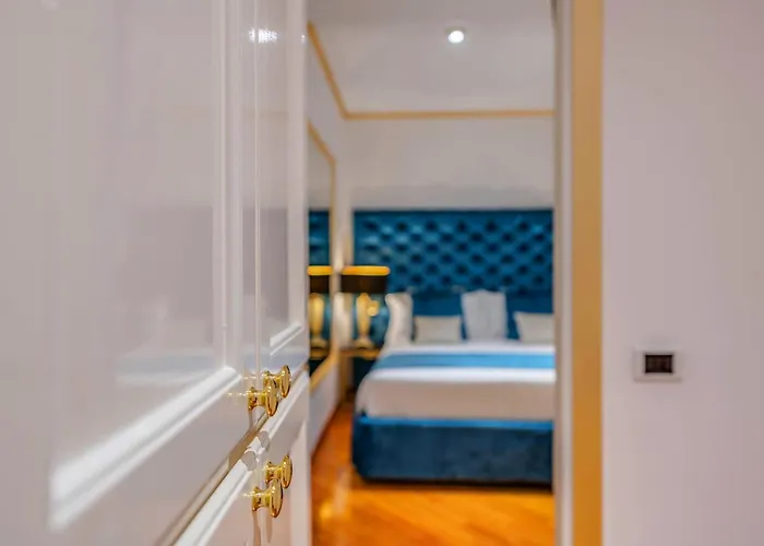 Spanish Steps Versace Style With Jacuzzi Apartment Rom