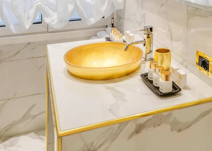 Spanish Steps Versace Style With Jacuzzi Apartment