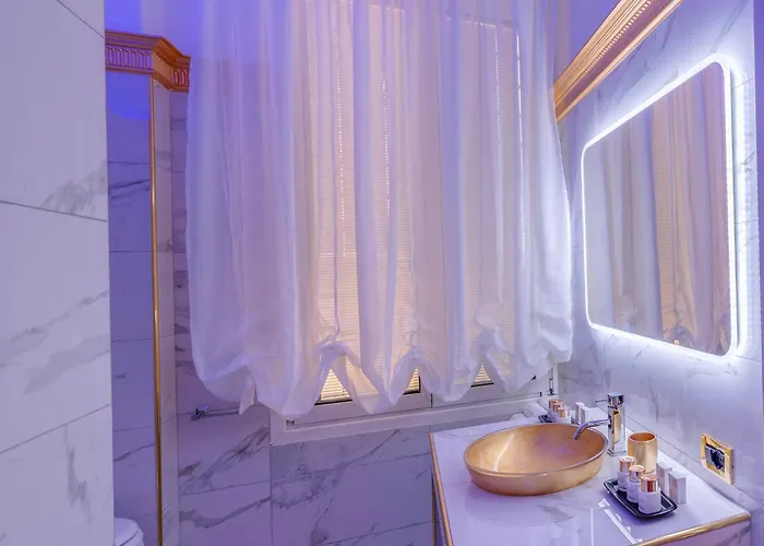 Spanish Steps Versace Style With Jacuzzi * Rom