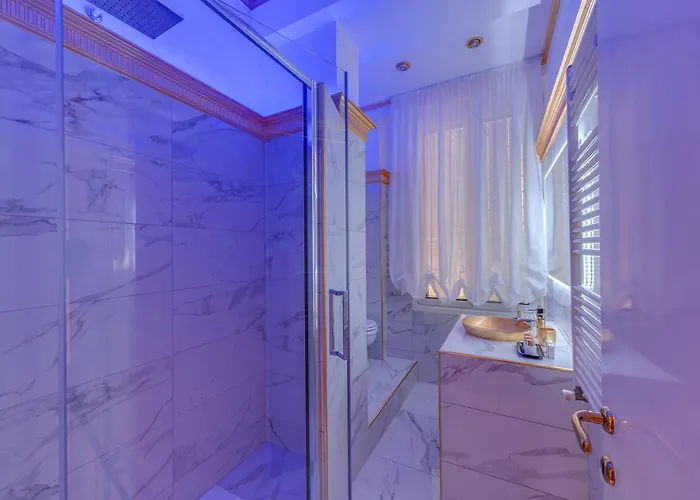 Spanish Steps Versace Style With Jacuzzi Apartment Rom