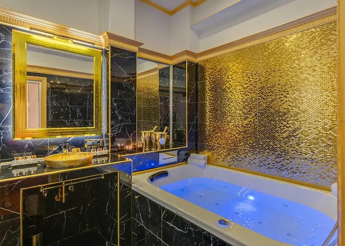 Spanish Steps Versace Style With Jacuzzi Apartment *