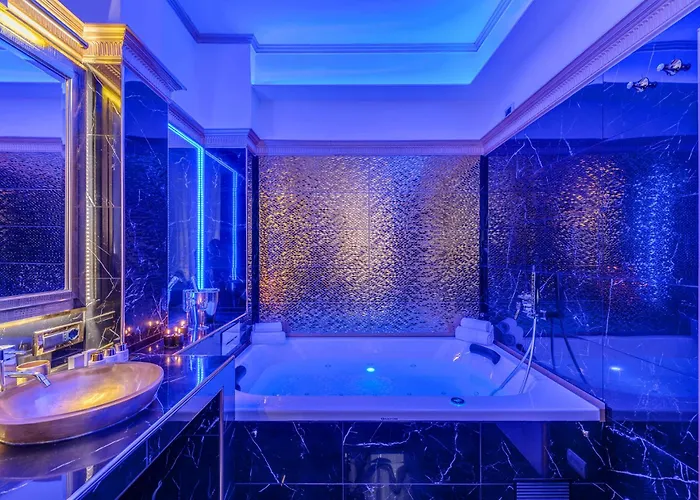 Apartment Spanish Steps Versace Style With Jacuzzi