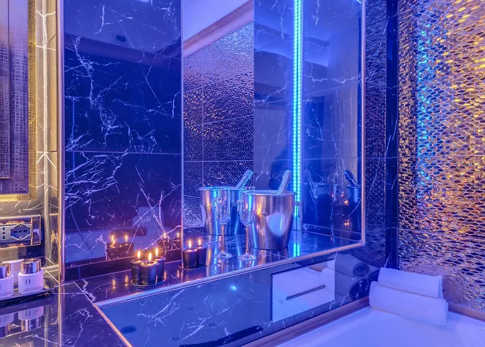 Spanish Steps Versace Style With Jacuzzi Apartment *
