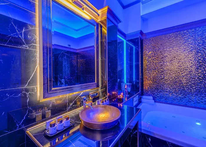 Spanish Steps Versace Style With Jacuzzi Apartment *